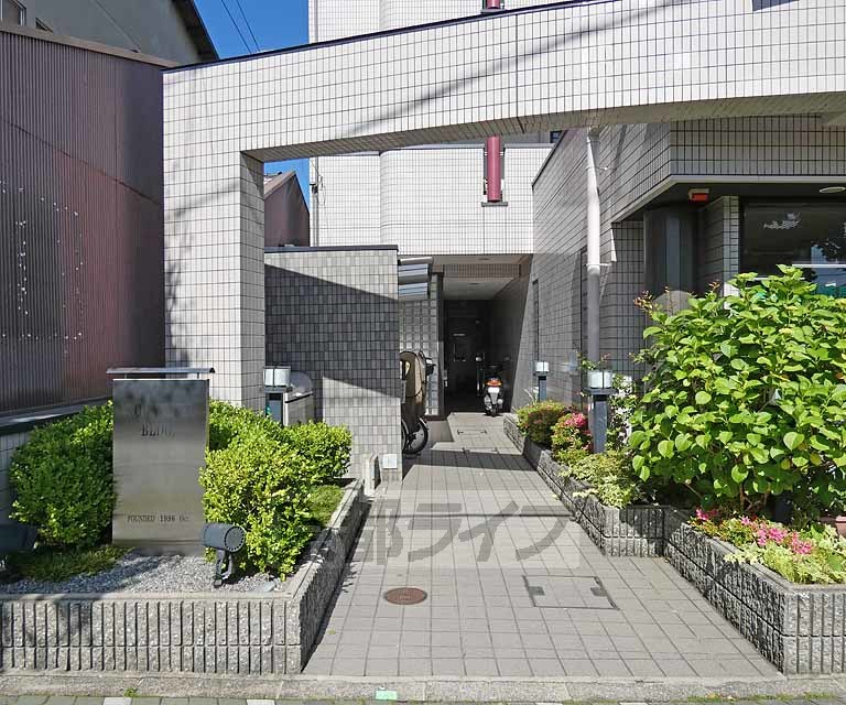 その他共有部分　建物入口です。