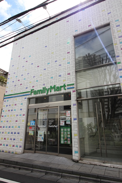 コンビニ　ファミリーマート代官山駅前店（コンビニ）まで160m