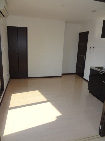 居室・リビング　☆明るい居間☆