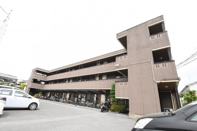 建物外観　敷地内に駐車場あります！