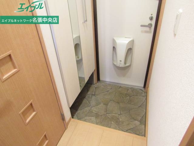 玄関　同一タイプ部屋写真