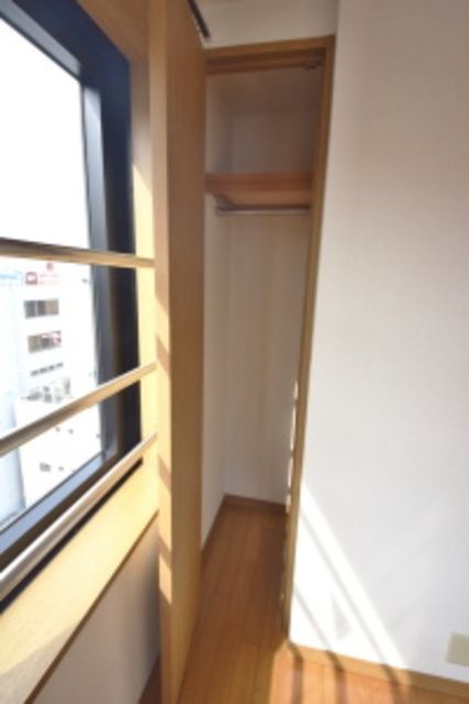 その他　★ドアの両側に収納御座います★