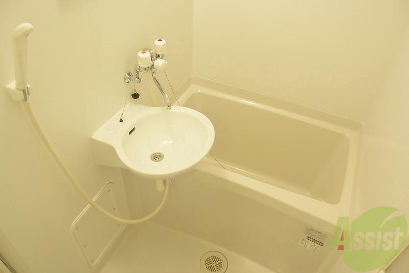 バス・シャワールーム　１日の疲れを癒せます