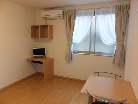 居室・リビング　家具家電設置済みのお部屋です。