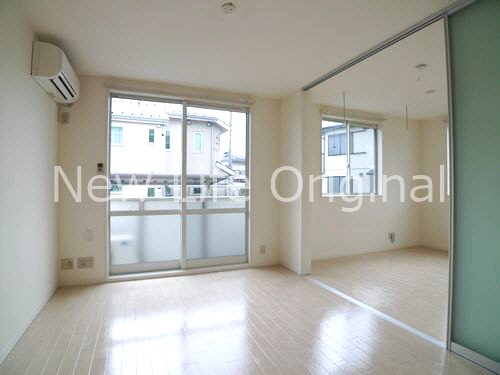 居室・リビング　広々とした6.4帖洋室のお写真です☆