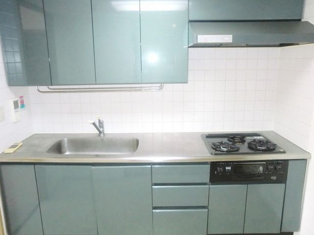 キッチン　★お料理しやすいシステムキッチン３口です★