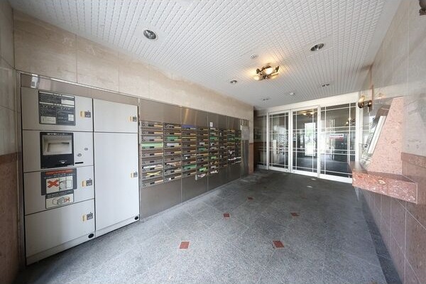 エントランス　初期費用分割可★ご希望の場所まで無料送迎サービス付♪