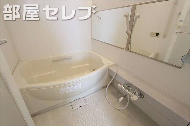 バス・シャワールーム　広々としたお風呂。