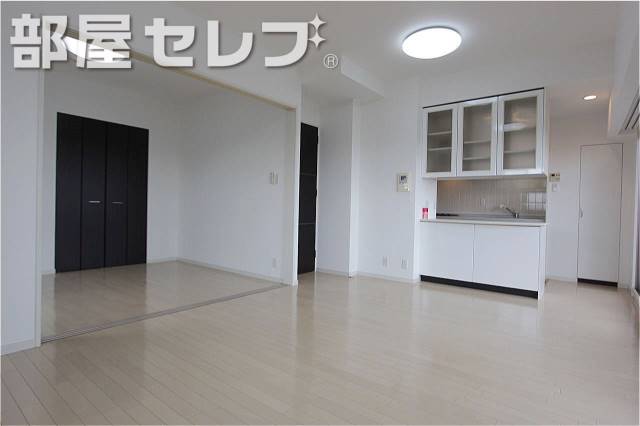 居室・リビング　日当たりの良いリビング　５０１