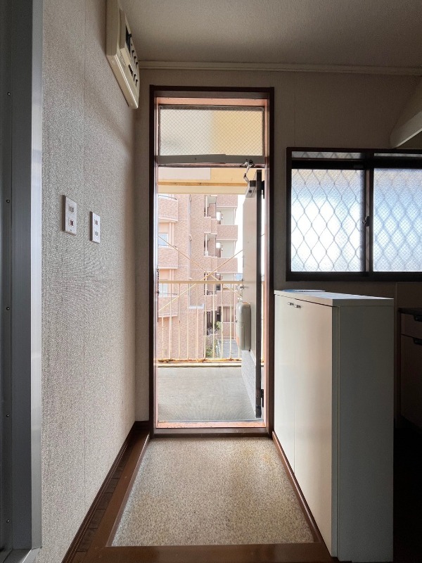 玄関　※別部屋参考写真