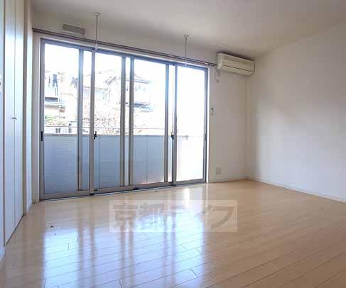 居室・リビング　広々とした部屋です。