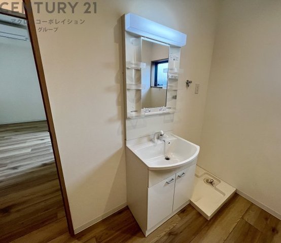 洗面設備　洗面所内に洗濯機置場あり！