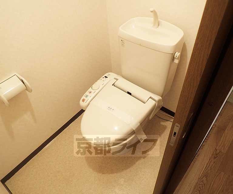 トイレ　ウォシュレットつきです。