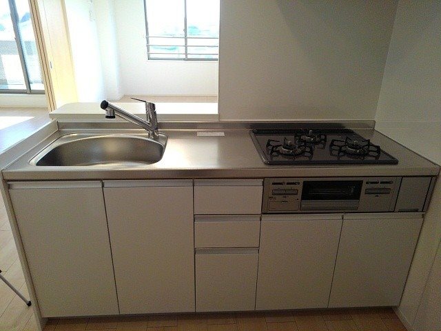 キッチン　コンロ付きのキッチンです。