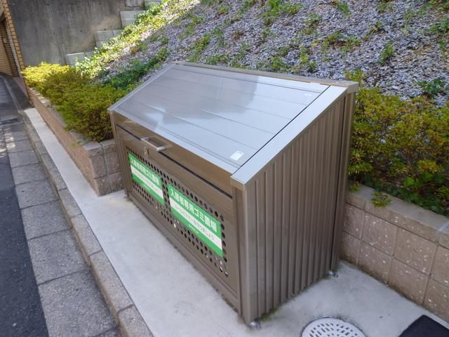 エントランス　ゴミ捨て場