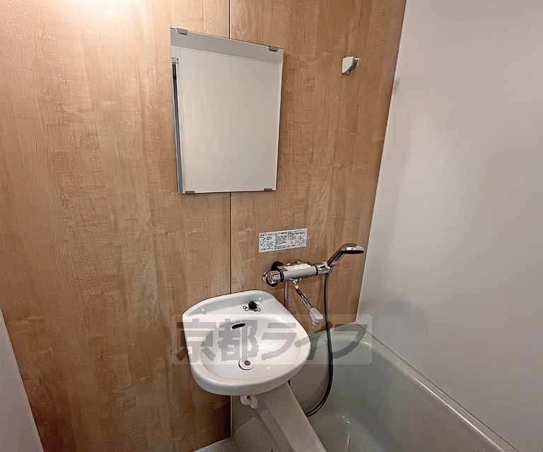 洗面設備　浴室内の洗面です。