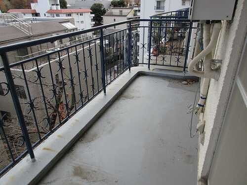 バルコニー　開放的で明るい空間を演出してくれるバルコニーです