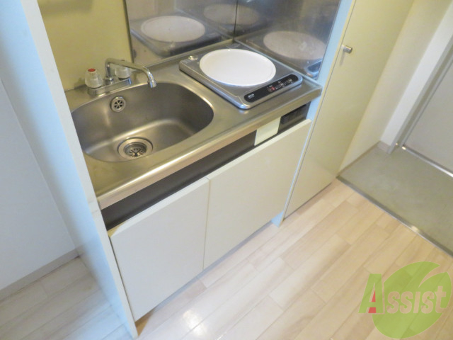 キッチン　シンプルなキッチンです。一人暮らしにはちょうどいいサイズ。