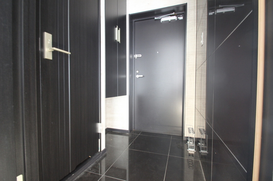 玄関　※別号室の写真です。