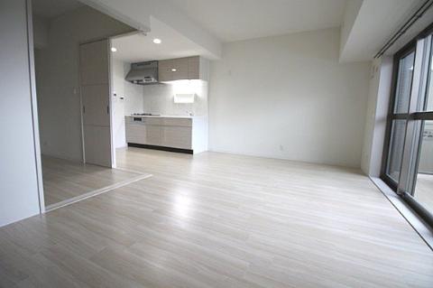 居室・リビング　室内