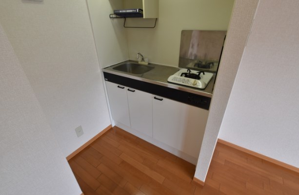 キッチン　お手入れ簡単なコンパクトキッチン