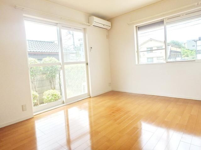 居室・リビング　★二面採光・日当たり良好★