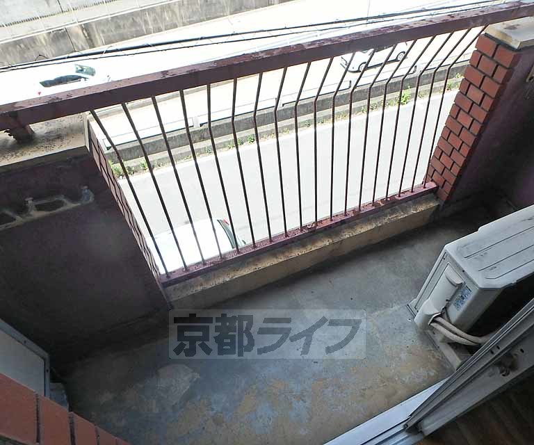 バルコニー　洗濯物干しましょう