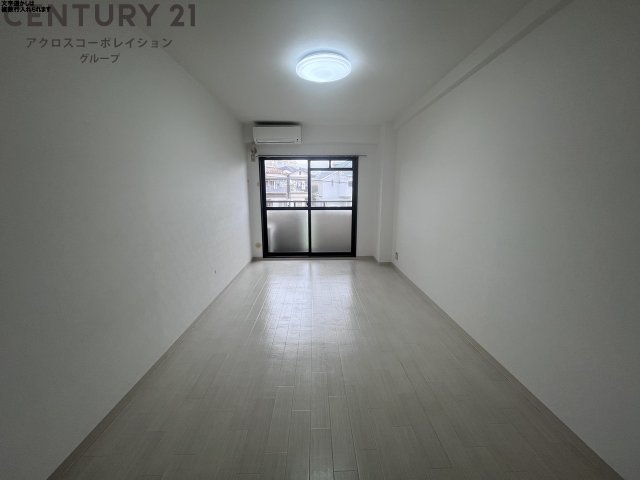 居室・リビング　エアコン付きで快適に過ごせます♪