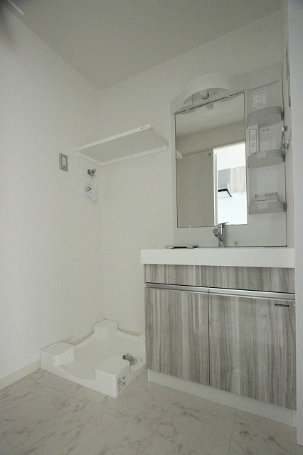 洗面設備　同物件別号室です。