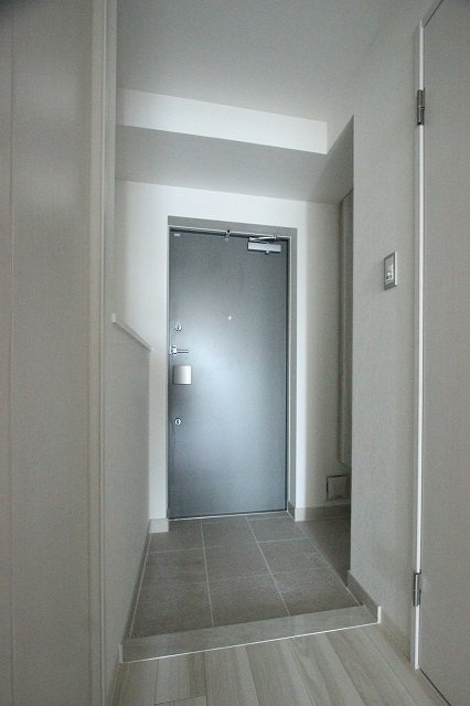 玄関　同物件別号室です。