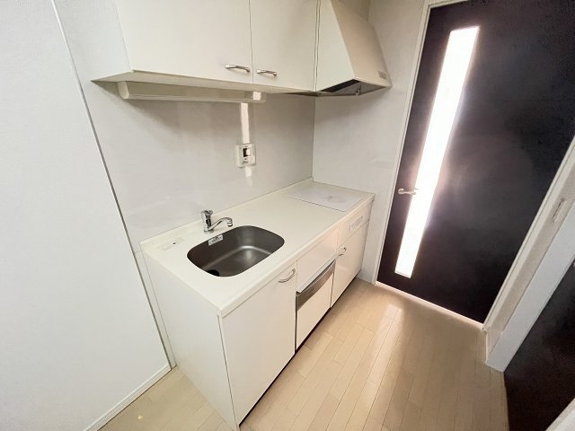 キッチン　コンパクトなキッチンで掃除もラクラク