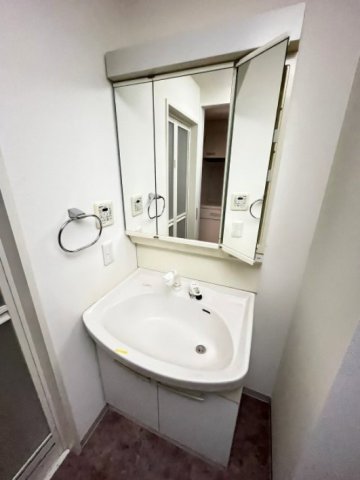 洗面設備　脱衣スペースもあります