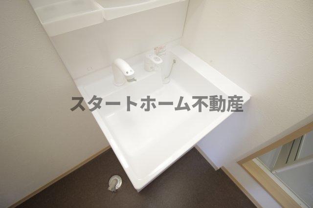 洗面設備　朝の支度にも助かる、独立の洗髪洗面化粧台