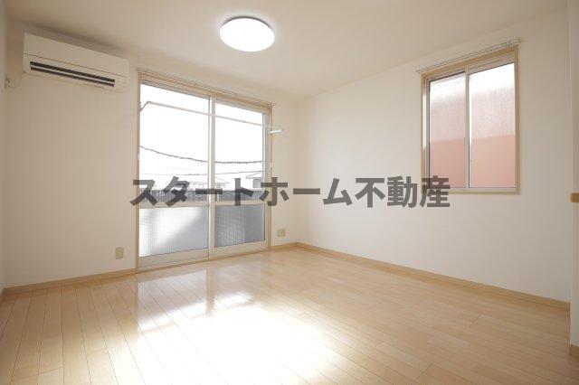 居室・リビング　こちらのリビングで趣味の時間をお楽しみください