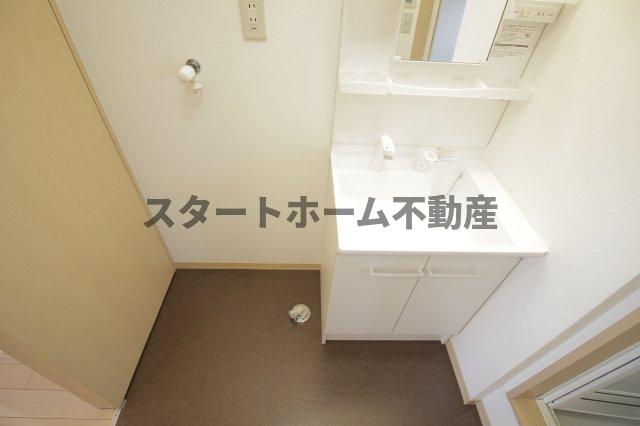 洗面設備　コンパクトで使いやすい洗面所