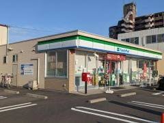 コンビニ　ファミリーマート一宮奥町駅東店（コンビニ）まで221m