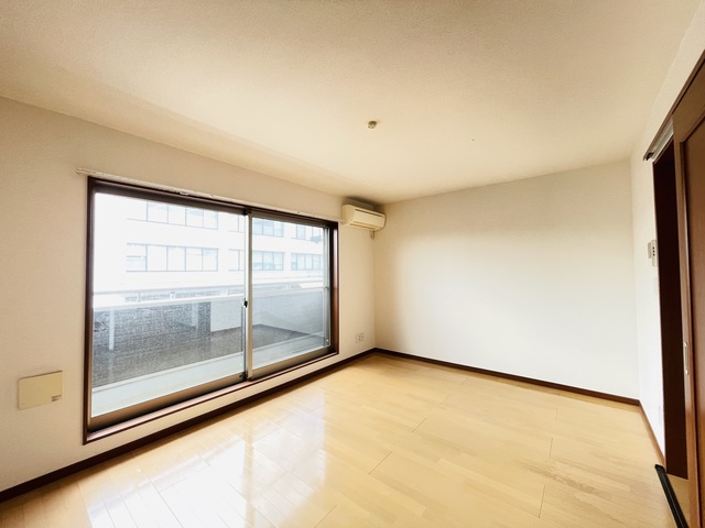 居室・リビング　清掃前の写真です