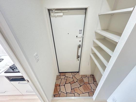 玄関　※別号室の写真です