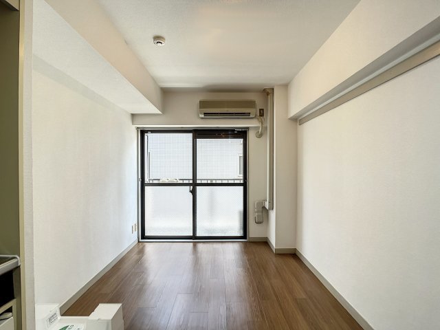 居室・リビング　室内