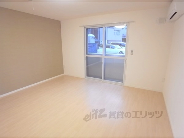 居室・リビング　ゆったりとした１０帖の洋室です