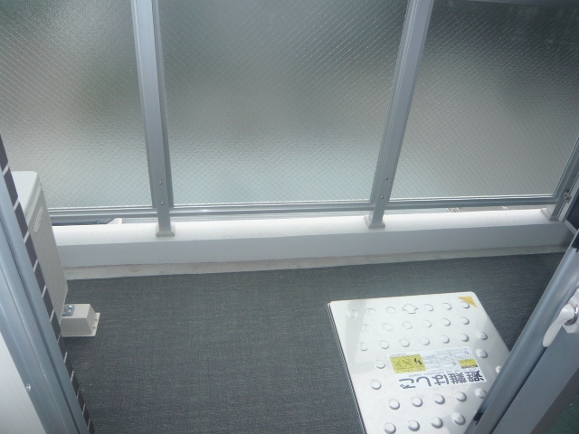 バルコニー　他の号室のものです　反転になります。