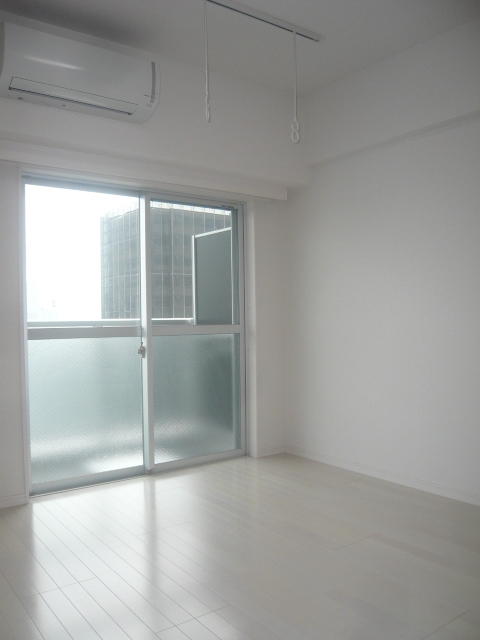 居室・リビング　他の号室のものです　反転になります。