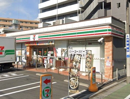 コンビニ　セブンイレブン板橋仲町店（コンビニ）まで90m