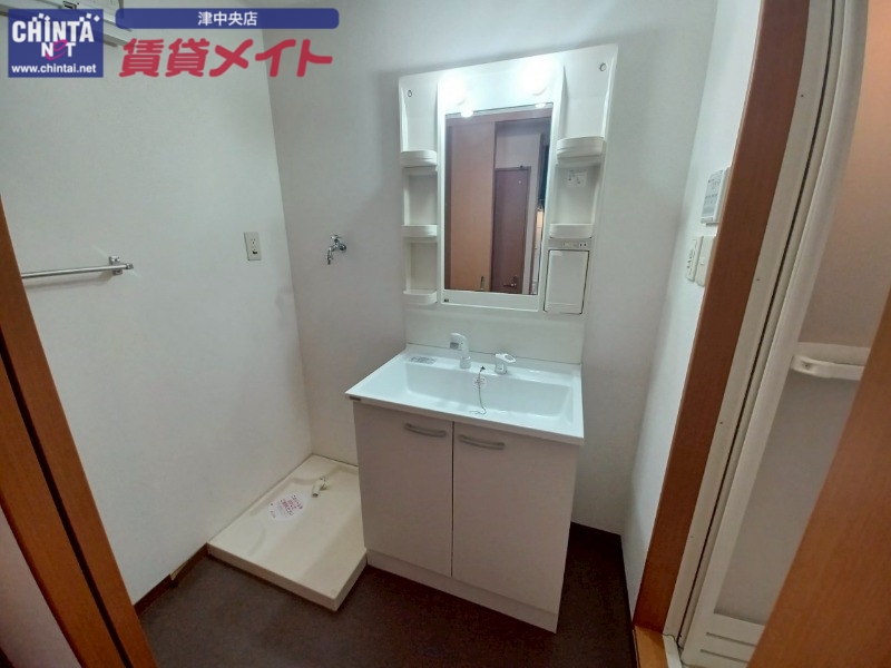 洗面設備　反転タイプ参考写真