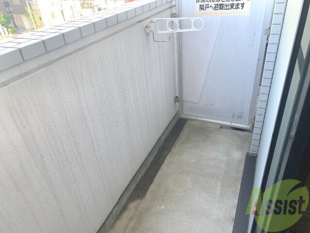 バルコニー　バルコニーはこちらです。広いのでのびのびと作業ができますね
