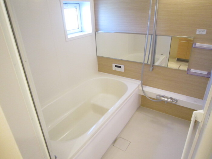 バス・シャワールーム　※写真は同シリーズ類似物件を含む為現況優先とさせて頂きます