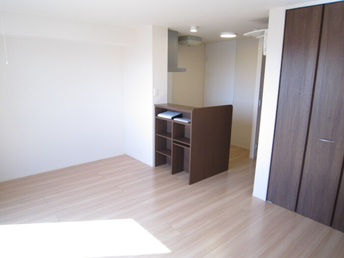 居室・リビング　※写真は同シリーズ類似物件を含む為現況優先とさせて頂きます