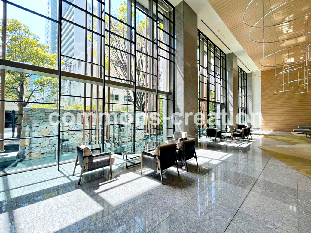 コンビニ　ナチュラルローソンコモディオ汐留店（コンビニ）まで208m