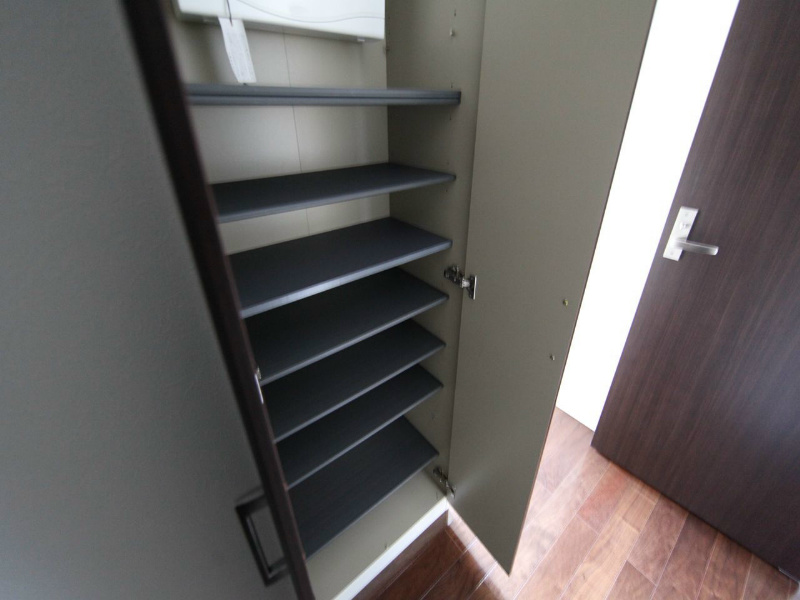 玄関　玄関　下駄箱充実してます