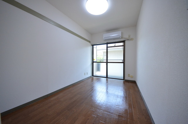 居室・リビング　★大きな窓が、お部屋を明るくしてくれます★